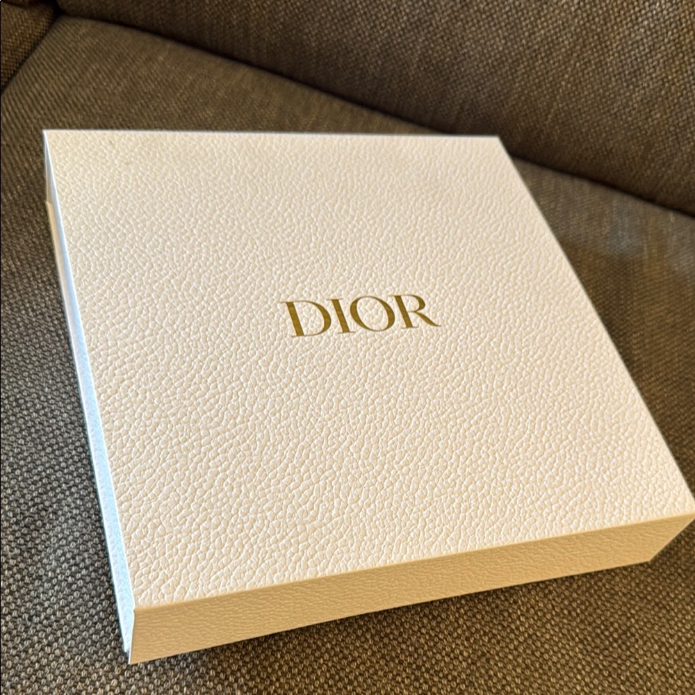DIOR Box